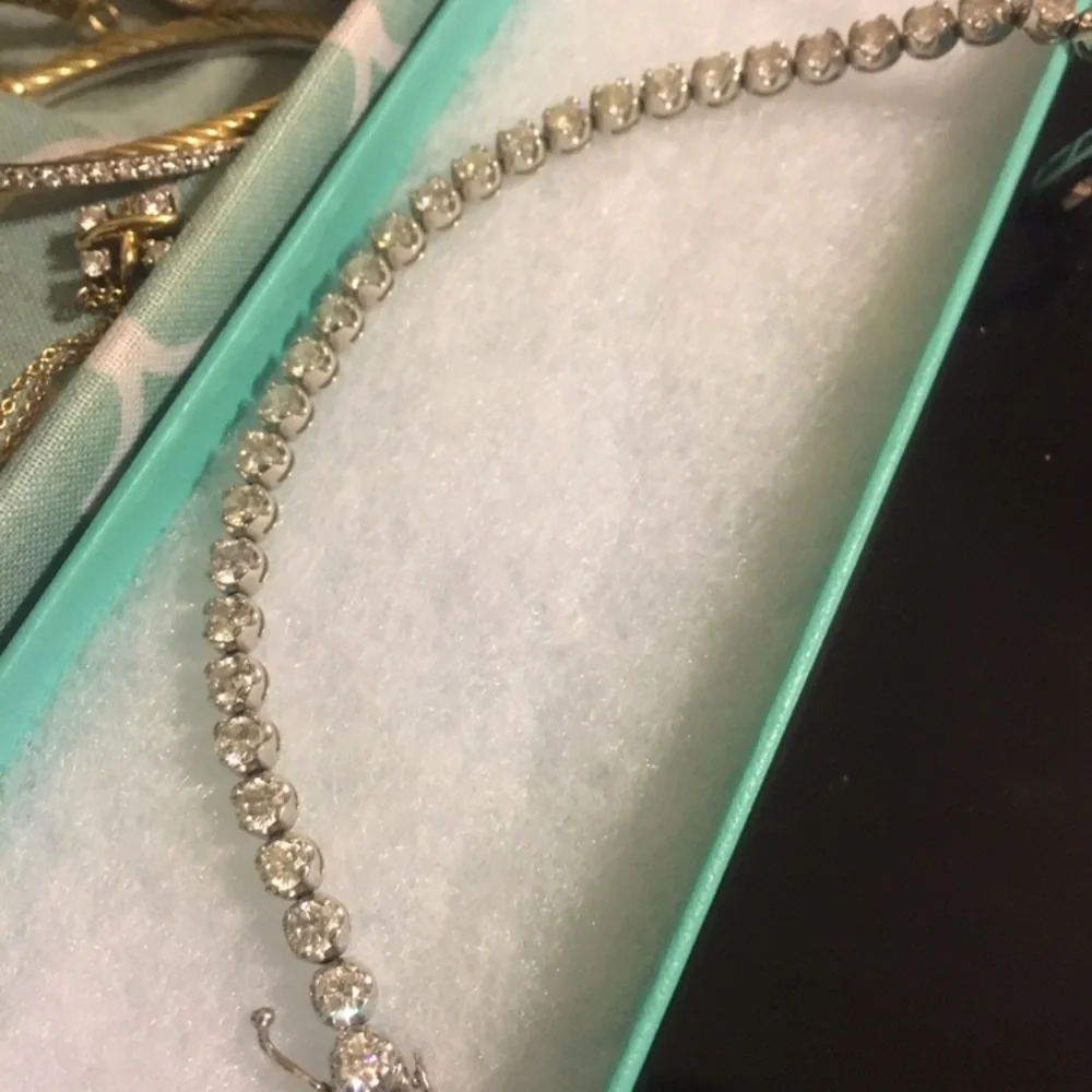 Authentic 7ct Diamond tennis bracelet - Picture 6 of 9